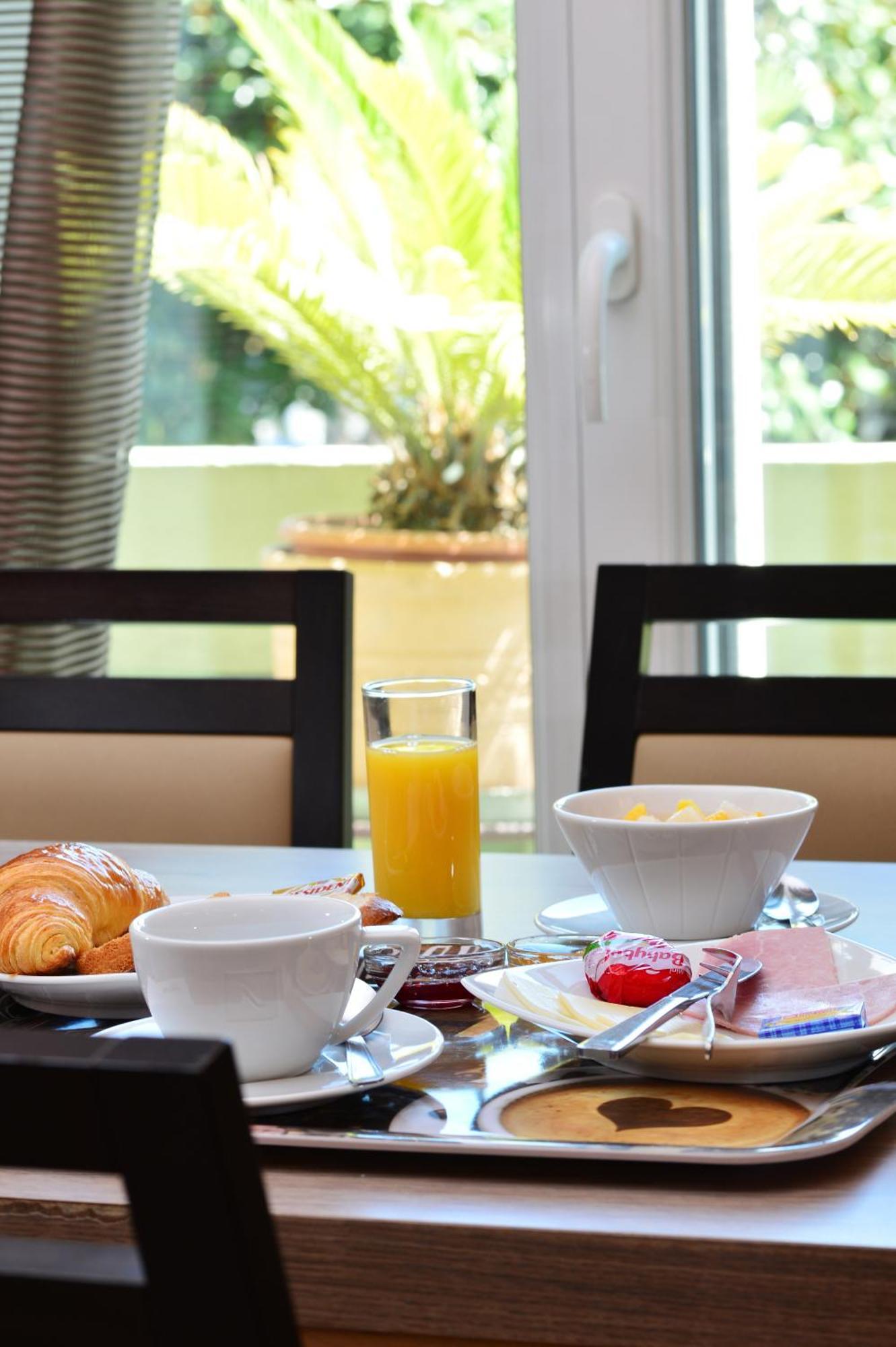 Hotel La Croix Blanche Tarbes Room photo